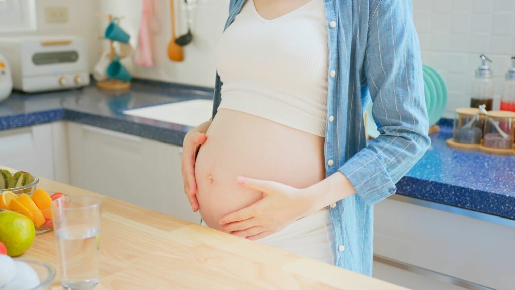 folic acid and folate are important before and during pregnancy to prevent neural tube disorders Folsäure und Folat sind vor und während einer Schwangerschaft wichtig um Fehlbildungen vorzubeugen